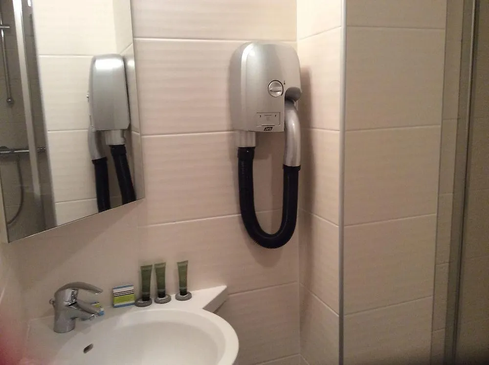 Reims Hotel Paris 2*,